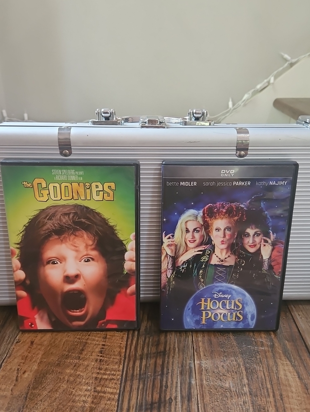 2-Classic Dvd Movies. Comedies The Goonies Stephen Spielberg. Hocus Pocus Disney